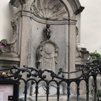 Photo taken at Manneken Pis by Yuho K. on 9/18/2017