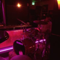Foto tomada en Crescendos Piano Bar  por Timur el 12/27/2012