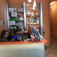 12/16/2017 tarihinde Jenn C.ziyaretçi tarafından Confidence Beauty Salon &amp;amp;  SPA'de çekilen fotoğraf