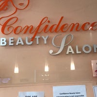 รูปภาพถ่ายที่ Confidence Beauty Salon &amp;amp;  SPA โดย Jenn C. เมื่อ 12/1/2017