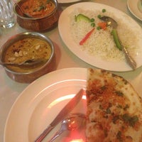 Снимок сделан в Taj Mahal Indian Restaurant &amp;amp; Bar пользователем Angel R. 1/17/2013