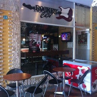 รูปภาพถ่ายที่ Rocker&amp;#39;s Café โดย Chico M. เมื่อ 12/16/2012