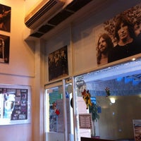 รูปภาพถ่ายที่ Rocker&amp;#39;s Café โดย Chico M. เมื่อ 12/9/2012