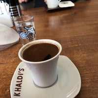 Photo taken at Khaldi&amp;#39;s Coffee by 👒Nihan👒 on 12/15/2017
