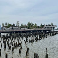 Foto tirada no(a) Pier 55 - Hudson River Park por Sama G. em 5/22/2021