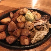 Photo taken at Applebee&amp;#39;s Grill + Bar by Rei on 4/22/2018