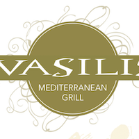 10/14/2014 tarihinde Vasilis Mediterranean Grillziyaretçi tarafından Vasilis Mediterranean Grill'de çekilen fotoğraf