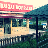 10/14/2014 tarihinde Kuzu Sofrası Kuyu Kebabıziyaretçi tarafından Kuzu Sofrası Kuyu Kebabı'de çekilen fotoğraf