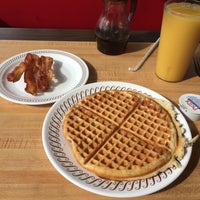 Photo taken at Waffle House by Mody P. on 4/14/2016