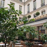 Photo taken at Hôtel Park Hyatt Paris-Vendôme by Beeh on 5/31/2024