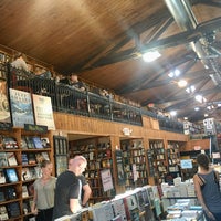 Foto tomada en Midtown Scholar Bookstore  por Nancy K. el 9/28/2019