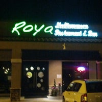 Foto scattata a Roya Mediterranean Restaurant and Tapas Bar da Dahlys H. il 12/15/2012