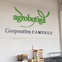 Photo taken at Agrobotiga Cooperativa de Cambrils by Xavier P. on 9/7/2013