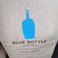 Das Foto wurde bei Blue Bottle Coffee von Ryan T. am 5/16/2015 aufgenommen