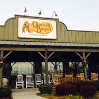 Photo taken at Cracker Barrel Old Country Store by Lisa Z. on 12/19/2014