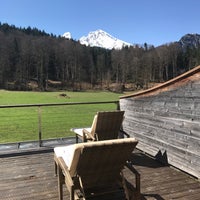 Photo taken at Alm- &amp;amp; Wellnesshotel Alpenhof by Ozgun on 4/8/2018