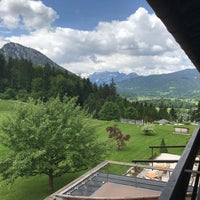 Photo taken at Alm- &amp;amp; Wellnesshotel Alpenhof by Ozgun on 6/1/2019