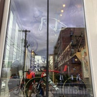 Foto tirada no(a) Strictly Bicycles por Jian em 11/27/2020