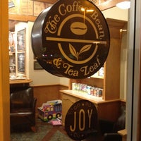 Das Foto wurde bei The Coffee Bean &amp;amp; Tea Leaf von Jean M. am 11/16/2013 aufgenommen
