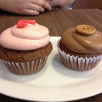 Photo taken at Cupcakes The Shop by Claudio Felipe J. on 11/16/2012