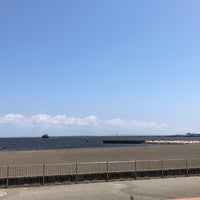 Photo taken at Jonanjima Seaside Park Tsubasa Beach by ばくりんこ☆ on 5/24/2022