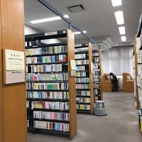 Photo taken at 緑が丘図書館 by ばくりんこ☆ on 3/10/2019