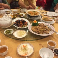 Photo taken at Meisan Szechuan Restaurant 眉山菜馆 by Yasmin A. on 8/17/2015