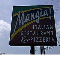Foto scattata a Mangia Italian Restaurant &amp;amp; Pizzeria da Mangia Italian Restaurant &amp;amp; Pizzeria il 10/13/2014