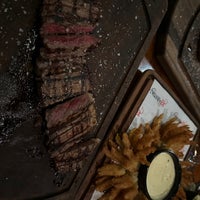 10/2/2023 tarihinde Mike G.ziyaretçi tarafından Nusr-Et Steakhouse'de çekilen fotoğraf