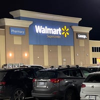 Foto scattata a Walmart Supercentre da Thilina R. il 12/9/2022