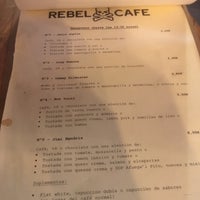 รูปภาพถ่ายที่ Rebel Cafe โดย Alfredo P. เมื่อ 9/25/2018