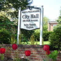 10/15/2014 tarihinde City of Falls Church City Hallziyaretçi tarafından City of Falls Church City Hall'de çekilen fotoğraf