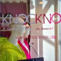 Foto tomada en KNOCKNOK Fashion Store  por Caroline K. el 10/16/2014