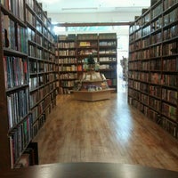 11/3/2012 tarihinde Stephanie R.ziyaretçi tarafından Half Off Books'de çekilen fotoğraf