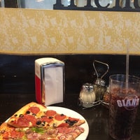 3/10/2016 tarihinde Scott L.ziyaretçi tarafından Pizza Orgasmica'de çekilen fotoğraf