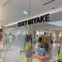 Photo taken at Issey Miyake by 🌾Pitchy N. on 2/26/2023