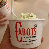 Photo taken at Cabot&amp;#39;s Ice Cream &amp;amp; Restaurant by Ale H. on 9/2/2020