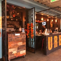 รูปภาพถ่ายที่ Urbana โดย Manny L. เมื่อ 10/1/2018