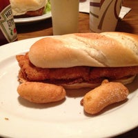 รูปภาพถ่ายที่ Bonnie Lee&amp;#39;s Fried Chicken โดย Mario P. เมื่อ 12/27/2012