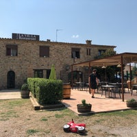 Foto diambil di Restaurant la Vil·la de Corçà oleh Dorothe V. pada 8/7/2018