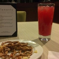 รูปภาพถ่ายที่ Elements Restaurant โดย Paula S. เมื่อ 2/2/2013