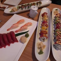 Foto tirada no(a) Bluefins Sushi and Sake Bar por Bill W. em 1/24/2018