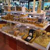 Photos at Museumshop Rijksmuseum en Van Gogh Museum - Gift Shop in  Museumkwartier