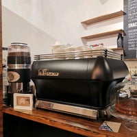 Снимок сделан в Lulu&amp;#39;s Coffee &amp;amp; Co. пользователем Ilias C. 12/5/2020