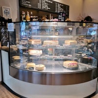 Foto diambil di Café Dreikäsehoch oleh Ilias C. pada 8/1/2021