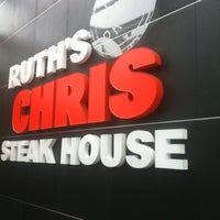 Foto diambil di Ruth&amp;#39;s Chris Steak House oleh Carlos T. pada 8/3/2013