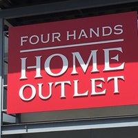รูปภาพถ่ายที่ Four Hands Home Outlet โดย Joe R. เมื่อ 8/28/2016
