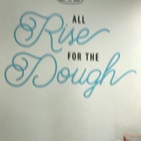 4/12/2018에 Jason H.님이 WOW Donuts and Drips에서 찍은 사진