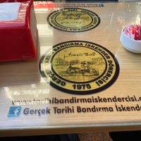 Photo taken at Gerçek Tarihi Bandırma İskender (İsmail Usta) by Serkan Y. on 12/9/2021