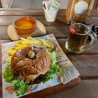 Photo taken at Tipsi Beer &amp;amp; Burger House by Serkan Y. on 10/14/2021